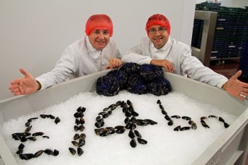 Cabinet Secretary Richard Lochhead visiting Scottish Shellfish Marketing Group in Bellshill. Left to right - Cabinet Secretary Richard Lochhead and Scotland Food & Drink Executive James Withers. 